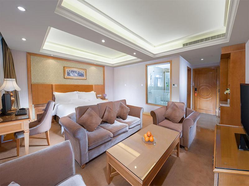 Vienna International Hotel - Long Hua Wan Zhong Cheng Branch เซินเจิ้น ภายนอก รูปภาพ