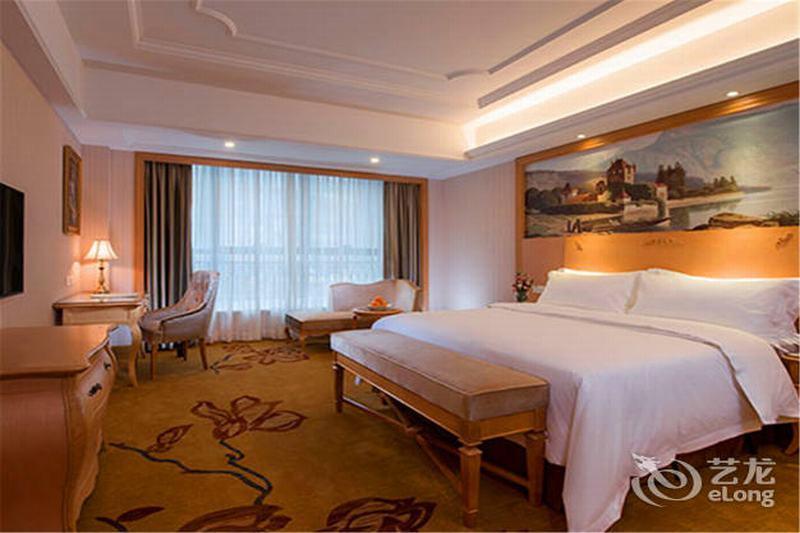 Vienna International Hotel - Long Hua Wan Zhong Cheng Branch เซินเจิ้น ภายนอก รูปภาพ
