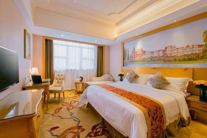 Vienna International Hotel - Long Hua Wan Zhong Cheng Branch เซินเจิ้น ภายนอก รูปภาพ
