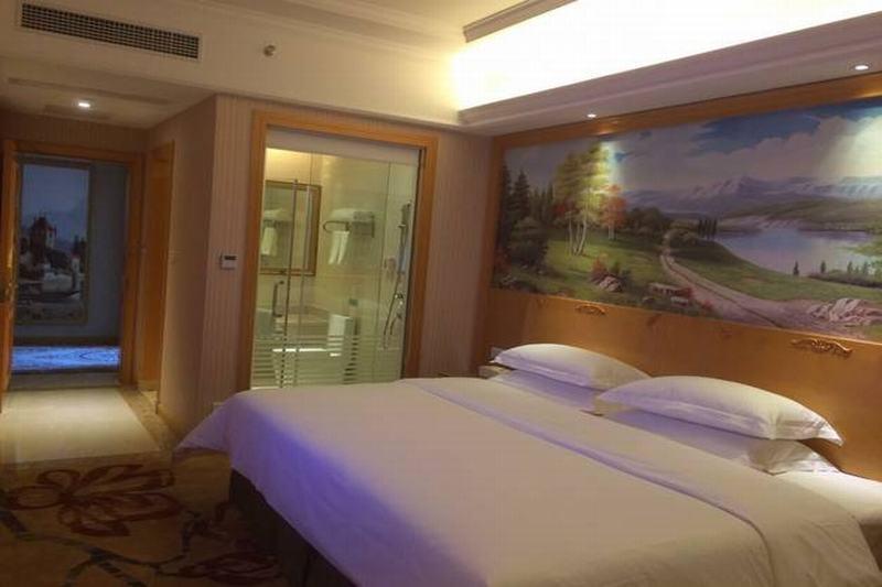 Vienna International Hotel - Long Hua Wan Zhong Cheng Branch เซินเจิ้น ภายนอก รูปภาพ