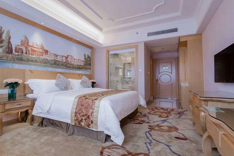 Vienna International Hotel - Long Hua Wan Zhong Cheng Branch เซินเจิ้น ภายนอก รูปภาพ