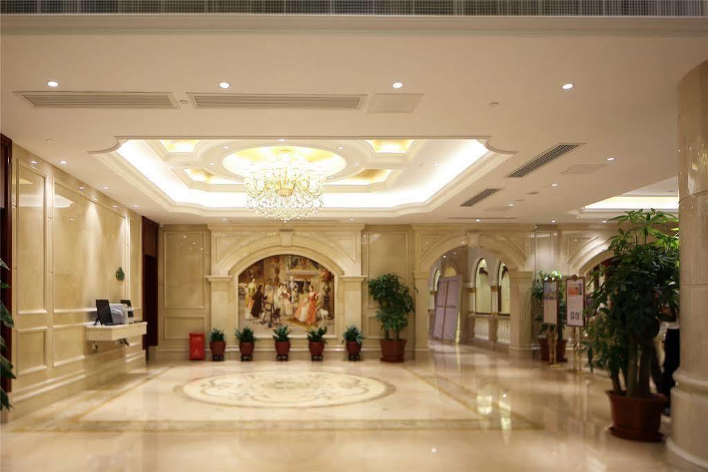 Vienna International Hotel - Long Hua Wan Zhong Cheng Branch เซินเจิ้น ภายนอก รูปภาพ